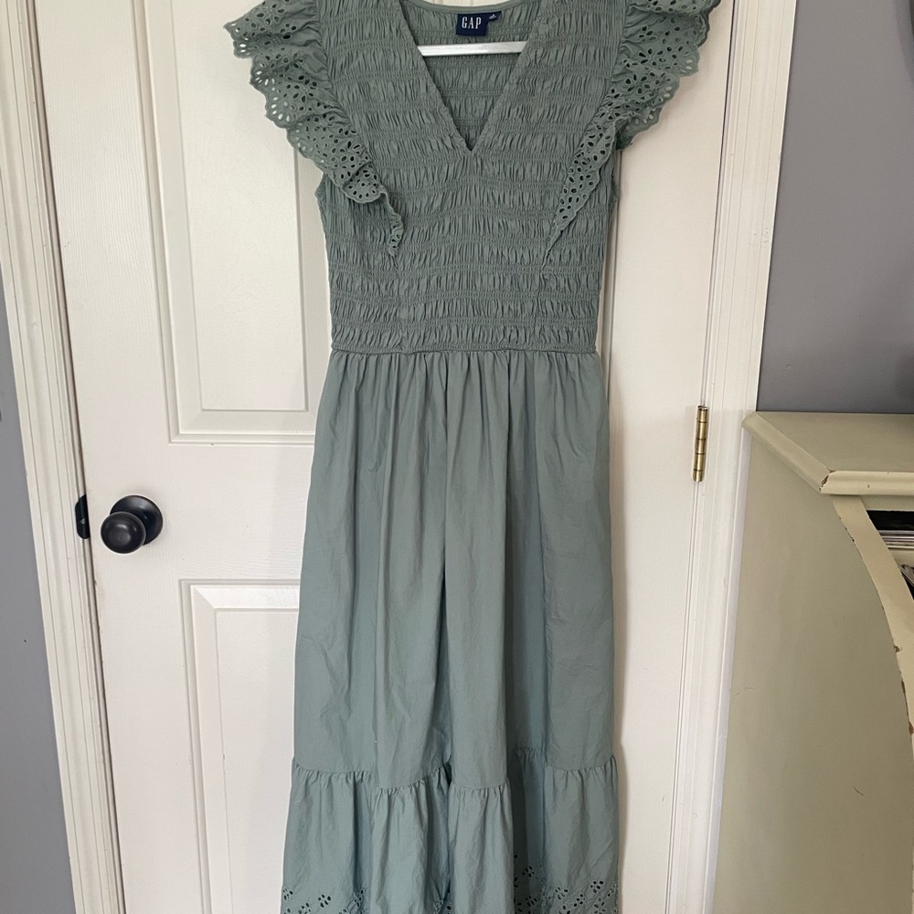 Smocked Flutter Sleeve Eyelet Sage Green Dress from GAP for women Size S Tall - Picture 2 of 9